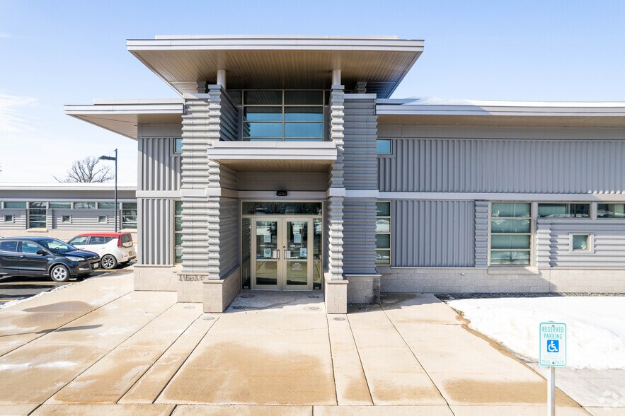 More Photos Of 2 Marsh Ct, Madison Flex For Sale