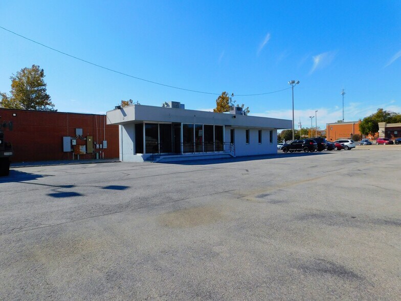 More Photos Of 202 W Gore Blvd, Lawton Auto Dealership For Sale