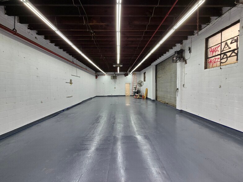 More Photos Of 372 Ten Eyck St, Brooklyn Warehouse For Lease