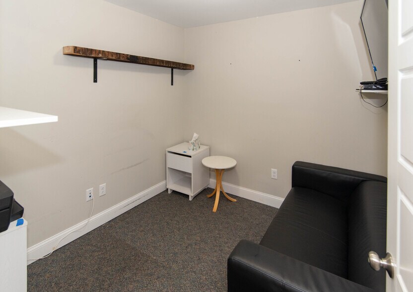 More Photos Of 413 Eastern Blvd, Essex Office Residential For Sale