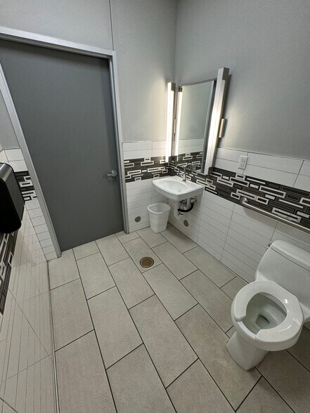 More Photos Of 6607 W Adams Ave, Temple Freestanding For Lease