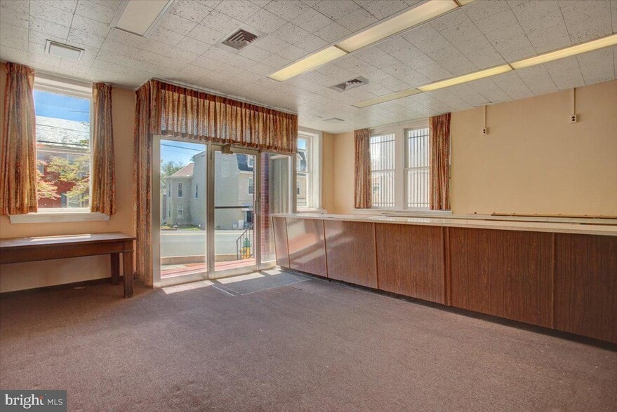 More Photos Of 140 Cumberland st, Clear Spring Storefront For Sale