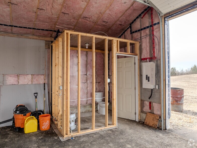 More Photos Of 140 Elizabeth St, Lambton Shores Distribution For Lease