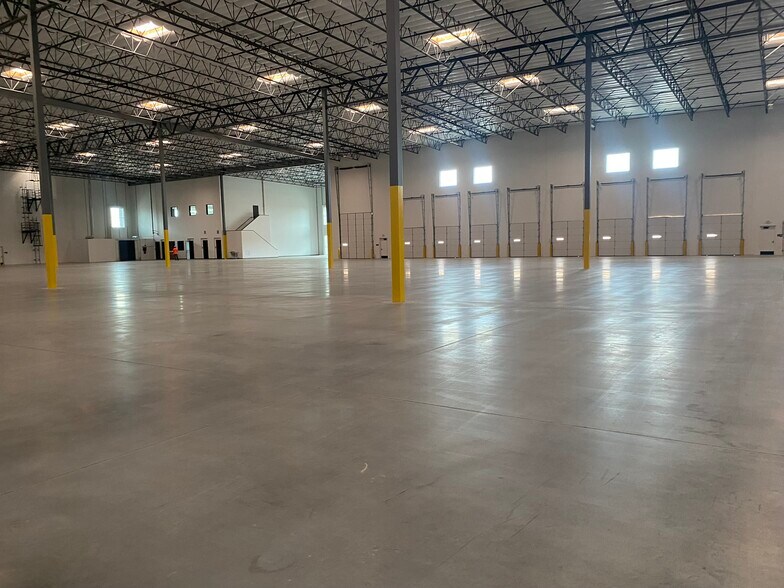 More Photos Of 2610 E Alessandro Blvd, Riverside Distribution For Lease