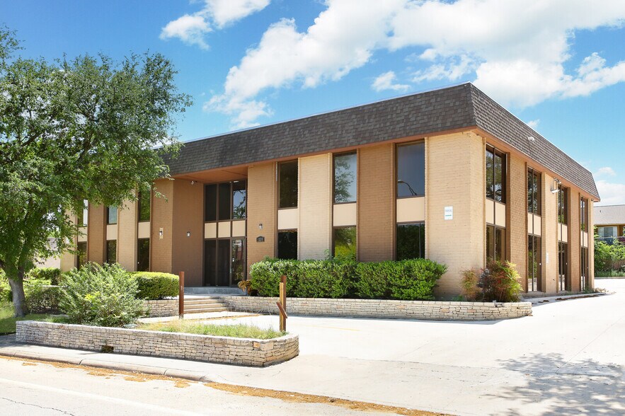 More Photos Of 4139 Gardendale St, San Antonio Office For Sale