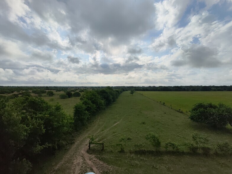 More Photos Of 415 Veterans Memorial Dr, Navasota Land For Sale