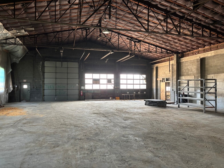More Photos Of 125 N Blettner Ave, Hanover Industrial For Lease