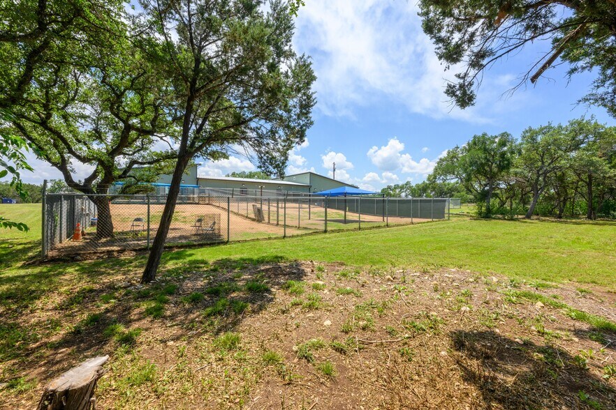 More Photos Of 1410 Live Oak Rd, Leander Showroom For Sale