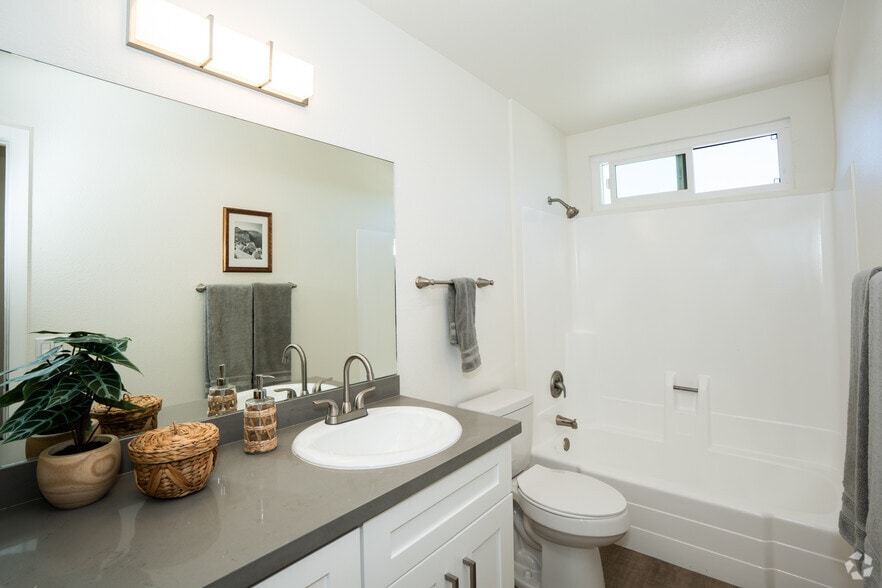 More Photos Of 628 W California Ave, Vista Apartments For Sale