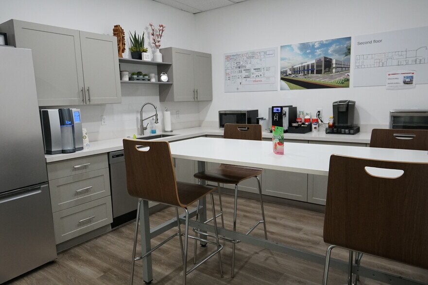 More Photos Of 1432 E Newport Center Dr, Deerfield Beach Warehouse For Sale