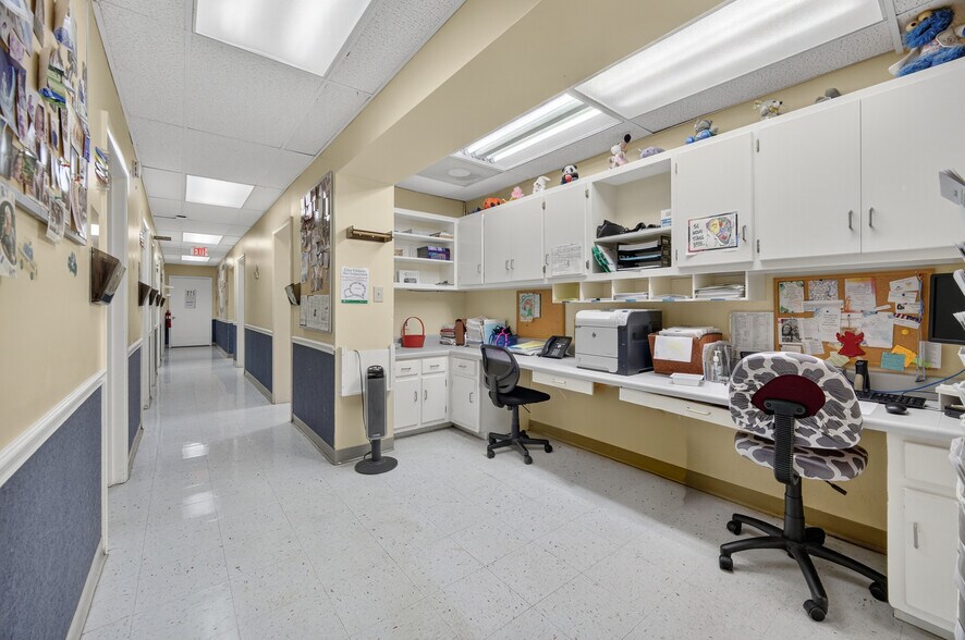 More Photos Of 207 Elk Ave S, Fayetteville Office For Sale