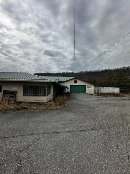 More Photos Of 215 W Elder St, Cumberland Land For Sale