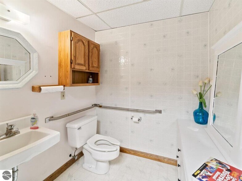 More Photos Of 180 S Benzie Blvd, Beulah Storefront Retail Office For Sale