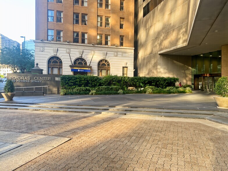 More Photos Of 650 Poydras St, New Orleans Coworking Space