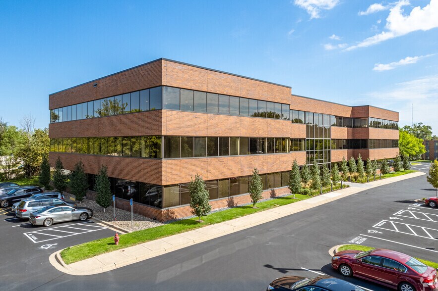 More Photos Of 900 Long Lake Rd, New Brighton Office For Sale