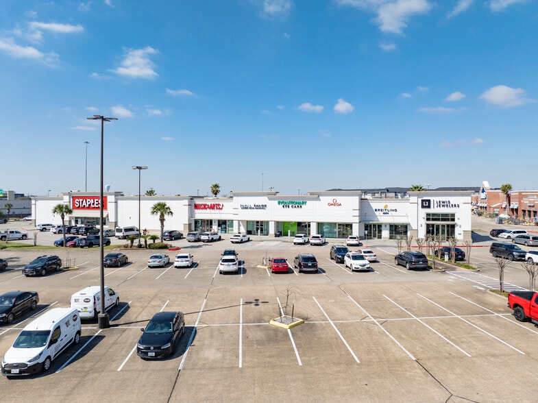 More Photos Of 19325-19435 Gulf Fwy, Webster Unknown For Lease