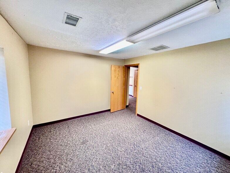 More Photos Of 24653-24655 Sprague Rd, Columbia Station Office For Lease
