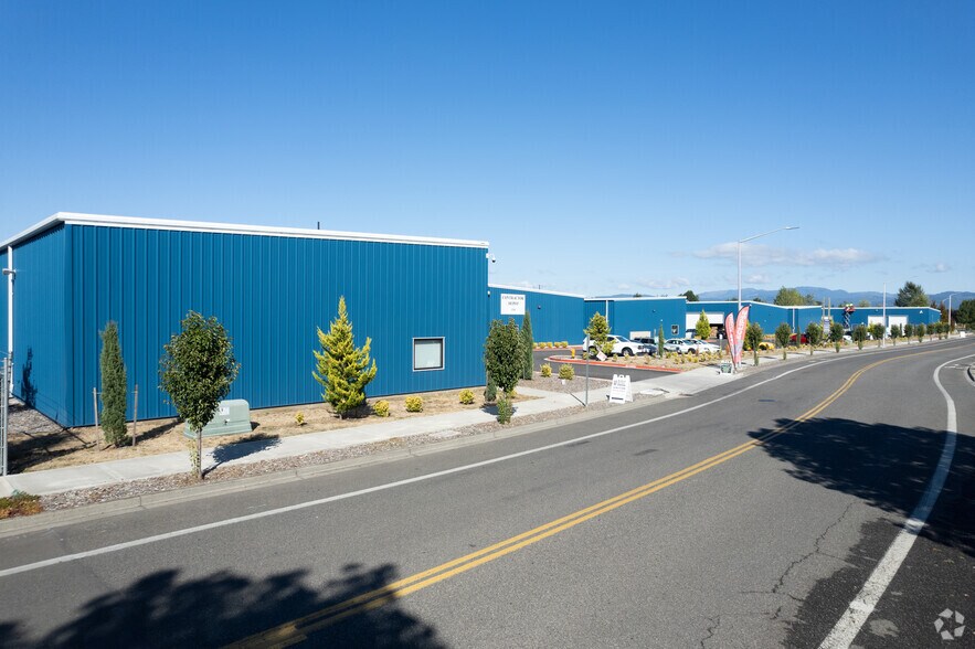 More Photos Of 12308 NE 56th St, Vancouver Warehouse For Lease