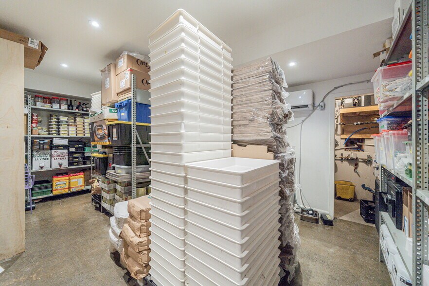 More Photos Of 5090-5092 St Notre-Dame O, Montréal General Retail For Sale