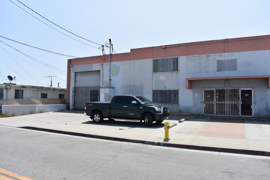 Primary Photo Of 4630 Cecelia St, Cudahy Warehouse For Lease