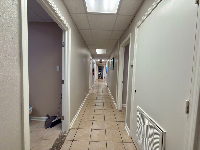 More Photos Of 4400 Poche Ct W, New Orleans Light Manufacturing For Sale