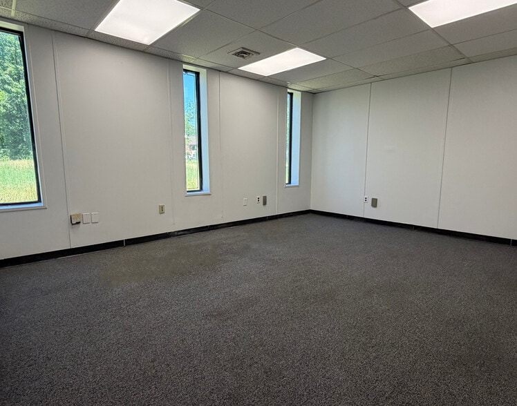 More Photos Of 1002 Industrial Dr, West Berlin Distribution For Lease