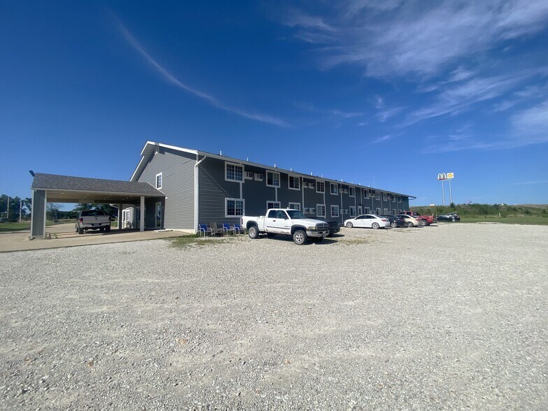 More Photos Of 1 Proactive Dr, New Florence Hotel For Sale