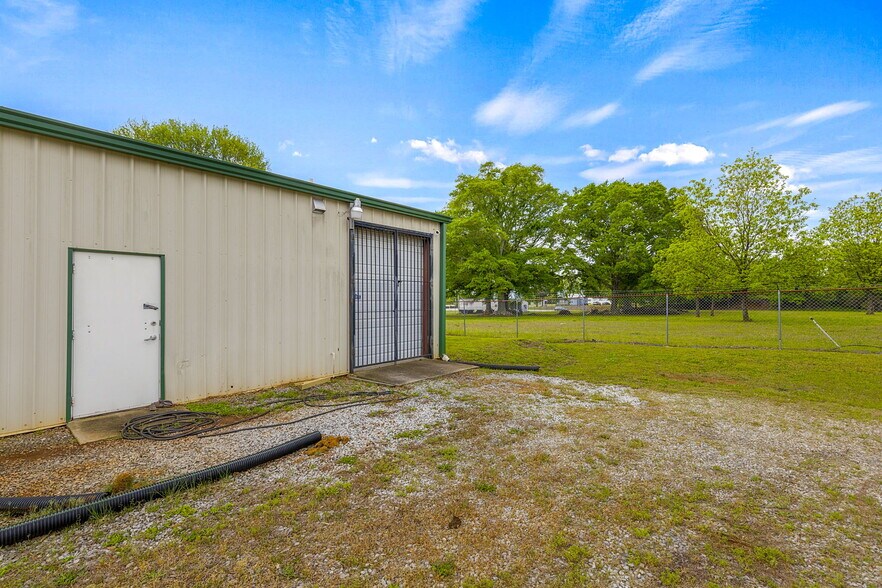 More Photos Of 405 Pearman Dairy Rd, Anderson Freestanding For Sale