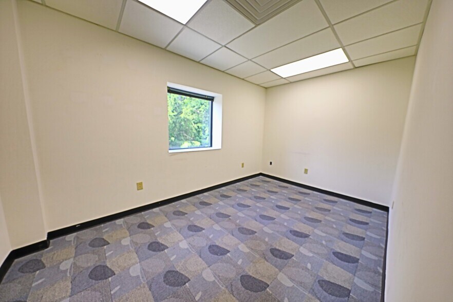 More Photos Of 999 Willow Grove St, Hackettstown Warehouse For Lease