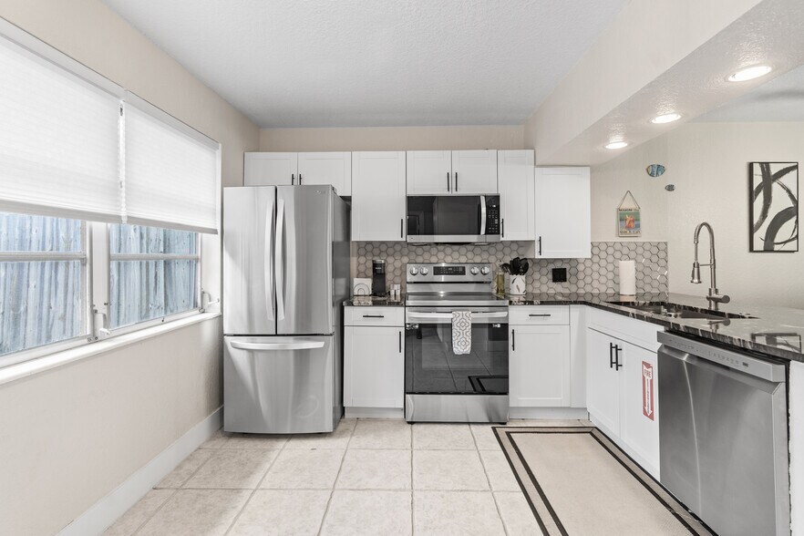More Photos Of 1520 NE 51st St, Fort Lauderdale Apartments For Sale