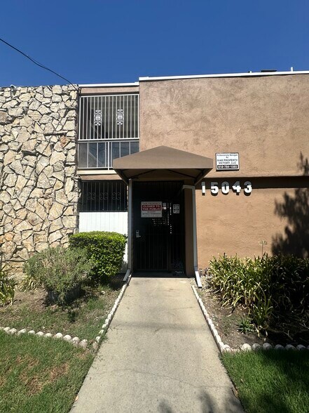 More Photos Of 15043 Victory Blvd, Van Nuys Apartments For Sale