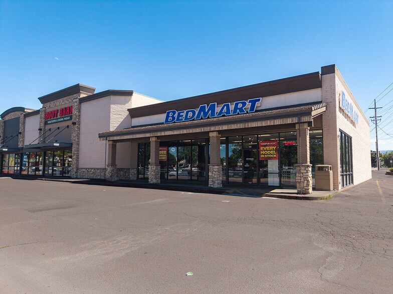 More Photos Of 870-1132 Biddle Rd, Medford Freestanding For Lease