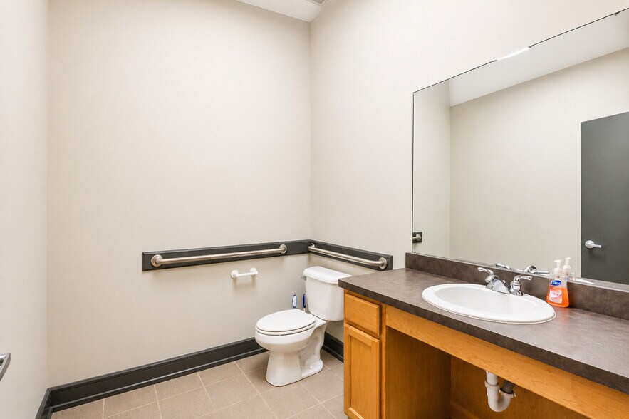 More Photos Of 5963 Kentshire Dr, Kettering Medical For Lease