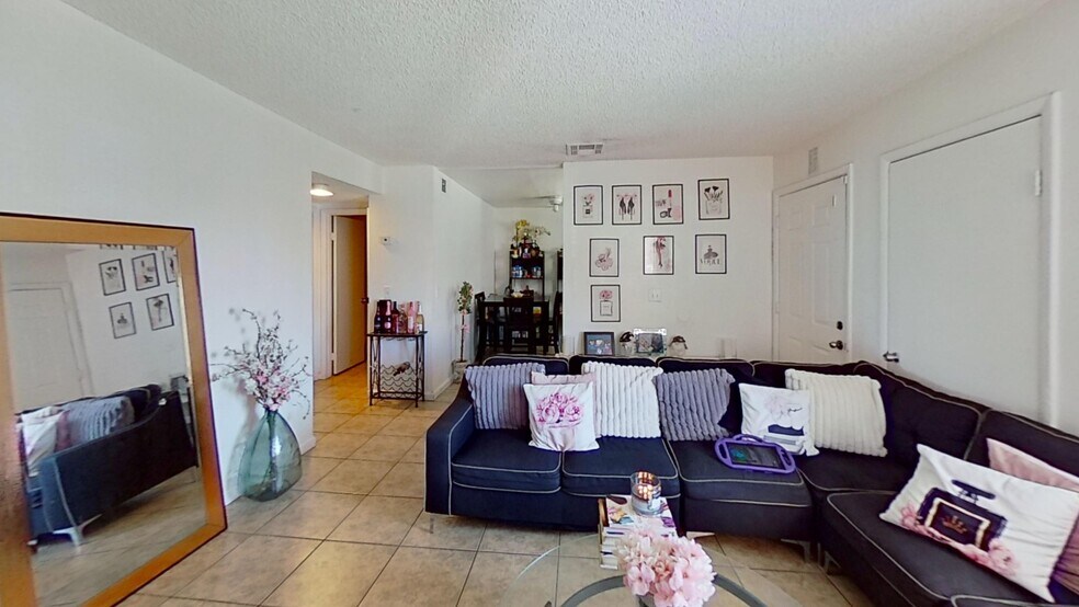 More Photos Of 917 Snug Harbor St, Las Vegas Apartments For Sale