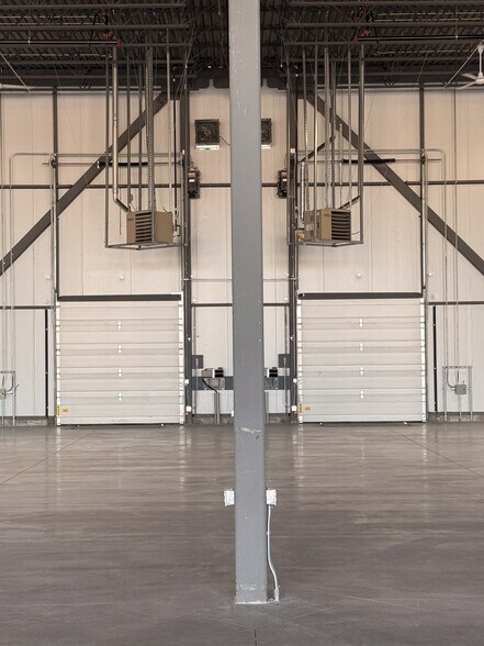More Photos Of 52-54 Racine St, Casselman Warehouse For Lease