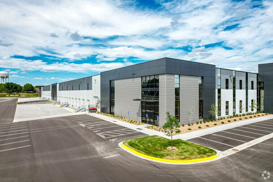 More Photos Of 14600 21st Ave N, Plymouth Warehouse For Lease