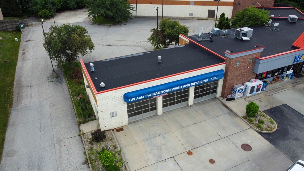 More Photos Of 560 N State Road 135, Greenwood Service Station For Lease