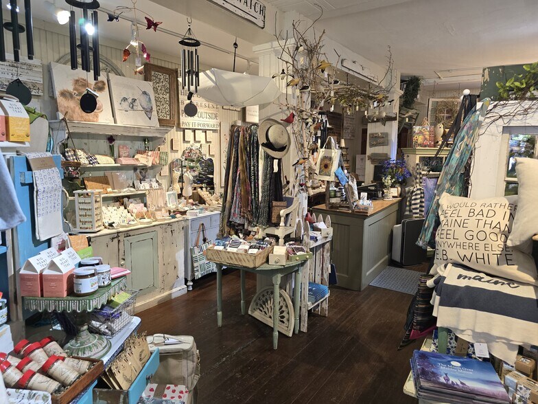 More Photos Of 49 Water St, Wiscasset Storefront Retail Residential For Sale
