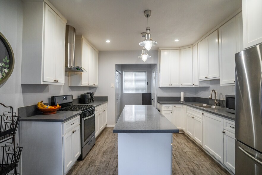 More Photos Of 416 Lime Ave, Long Beach Multifamily For Sale