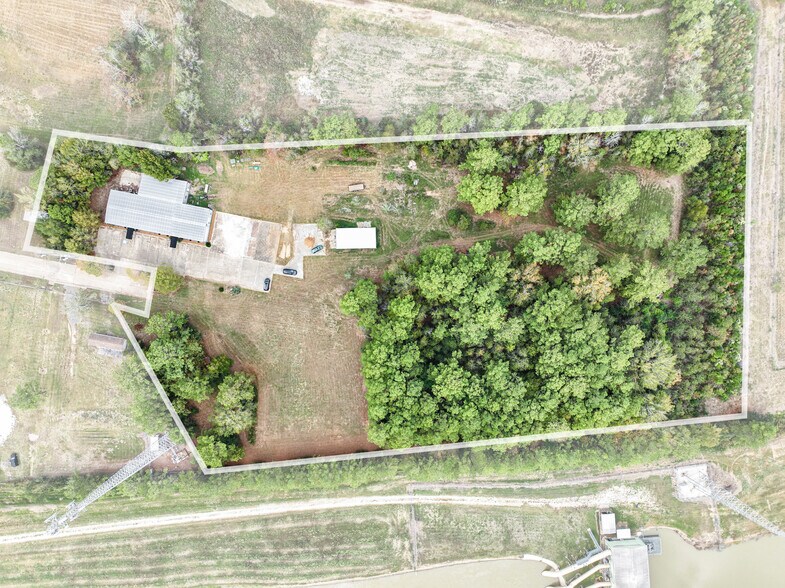 More Photos Of 7415 Eastex Freeway Plaza, Beaumont Industrial For Sale