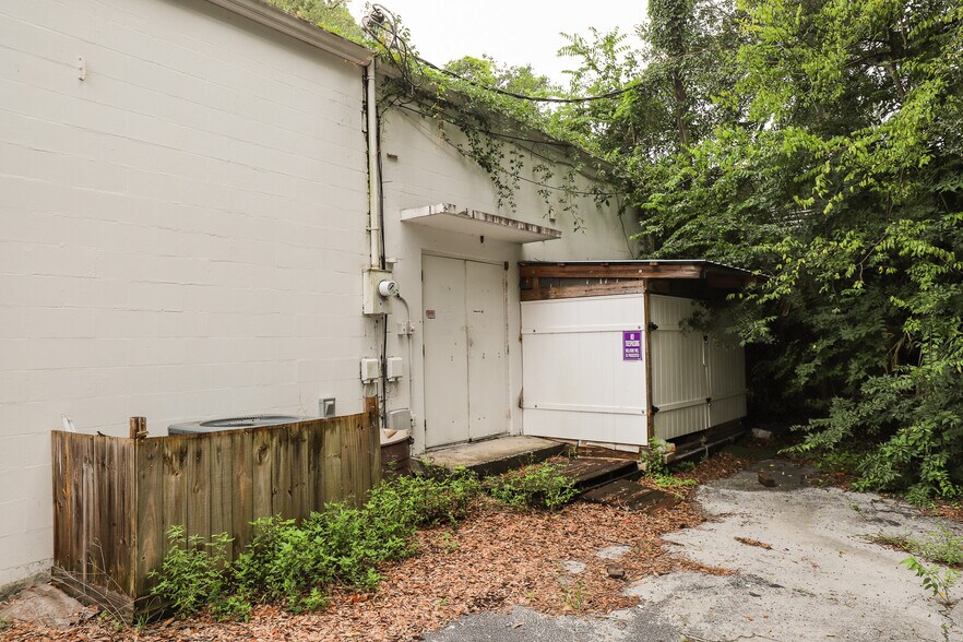 More Photos Of 1947 N Main St, Gainesville Freestanding For Sale
