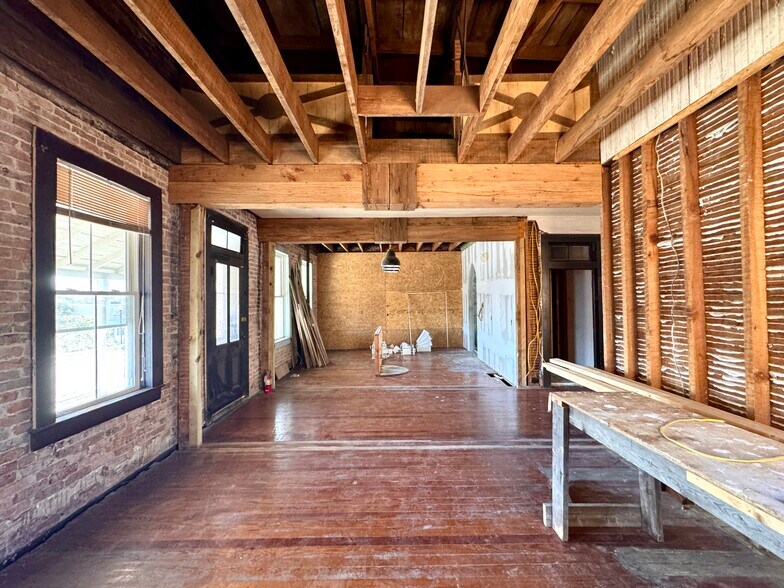 More Photos Of 2720 Cleveland St, Elloree Storefront Retail Residential For Sale