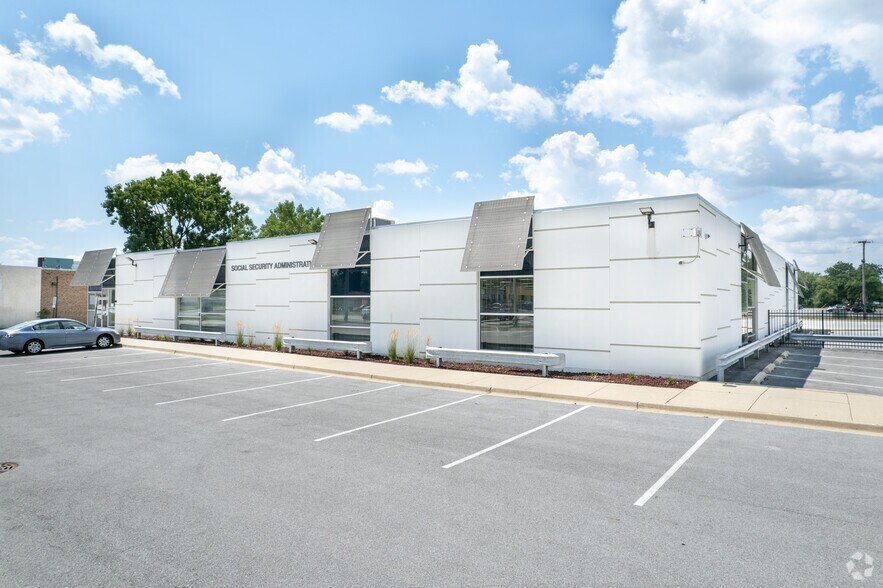 More Photos Of 104 S Halsted St, Chicago Heights Office For Sale