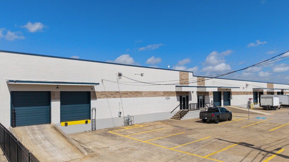 Primary Photo Of 11233-11251 Leo Ln, Dallas Warehouse For Lease
