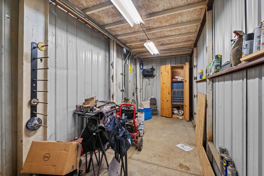 More Photos Of 23044 Honey Creek Rd, Sulphur Springs Distribution For Sale