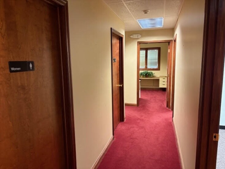 More Photos Of 1081 N University Blvd, Middletown Office For Lease