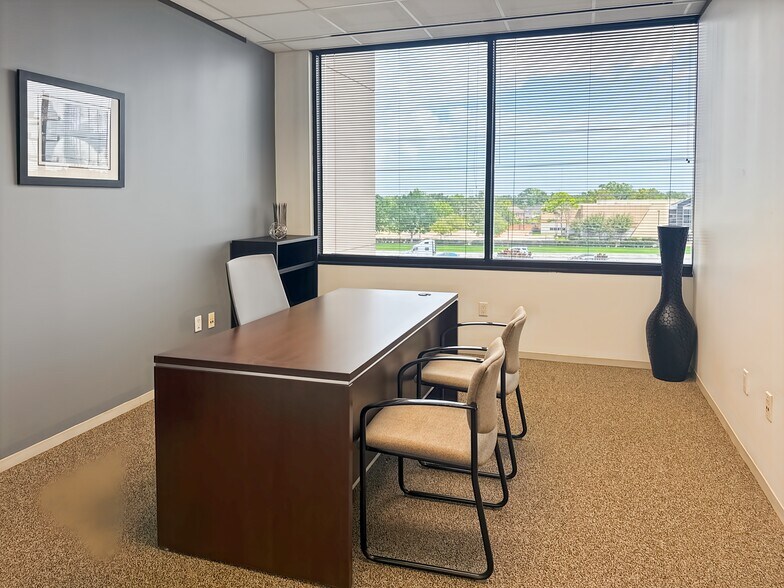 More Photos Of 14090 Southwest Fwy, Sugar Land Coworking Space