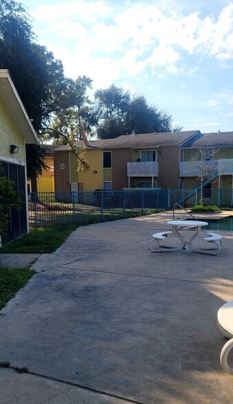 More Photos Of 12803 Northborough Dr, Houston Apartments For Sale