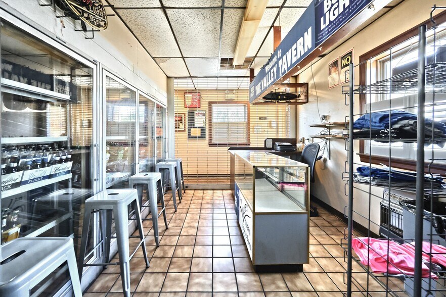 More Photos Of 1 Cherry St, Seven Valleys General Retail For Sale