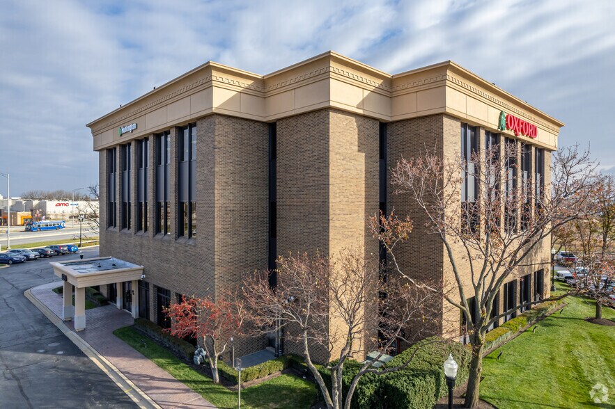 More Photos Of 555 E Butterfield Rd, Lombard Office For Lease